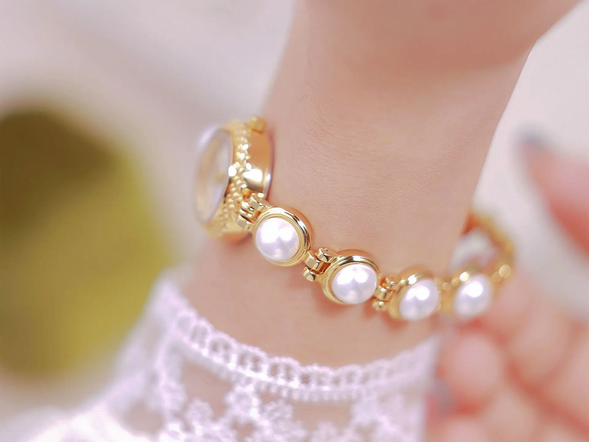 Reloj de pulsera para mujer estilo medieval con perlas_voghion.com