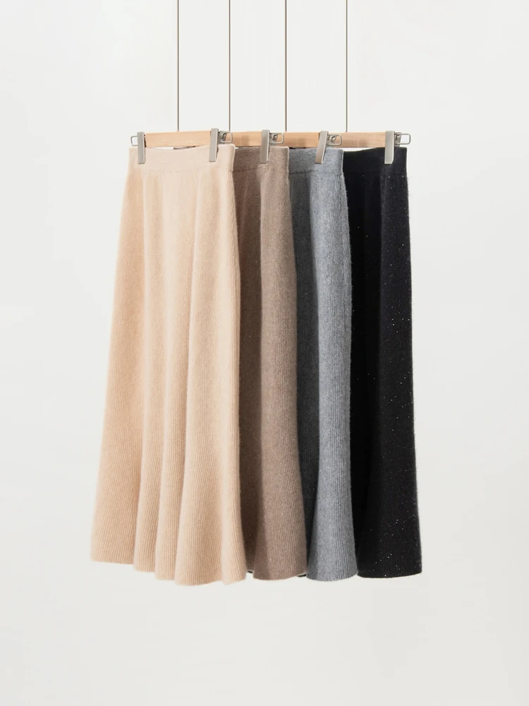 Cashmere fishtail skirt fabric detail
