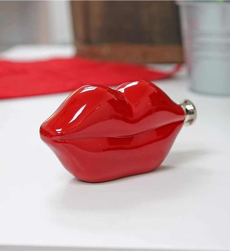 Description Picture 4 of itemHEESUNG 5oz Hot Selling 304 Stainless Steel Funny Red Lips, Pink Pure Hip Flask Charming Style Whiskey Alcohol Bottle
