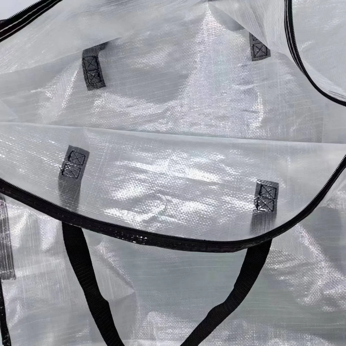 Use The Side Zipper Fully Transparent PP Film-covered Woven Oversized Storage Bag Luggage and Clothing Packing Bag. 3
