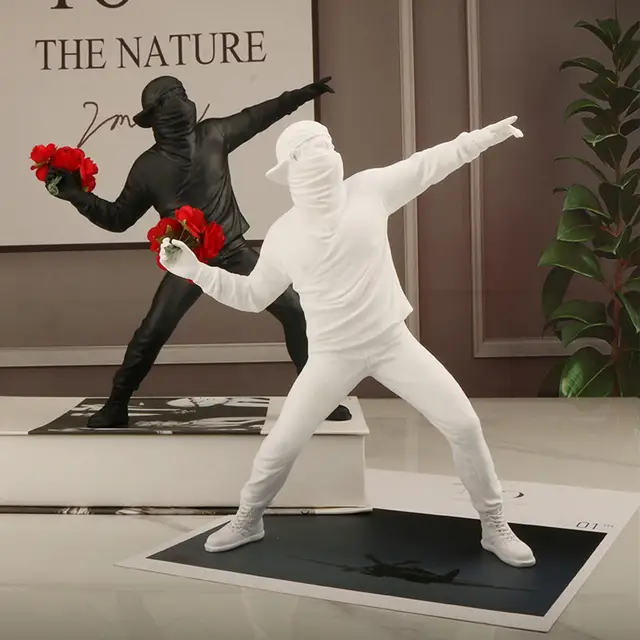 Esculturas De Banksy: Arte Moderno Revolucionario En Resina