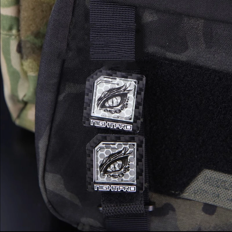 

NIGHTPRO-Luminous Dragon's Eye Углеродные пайки Светоотражающие нашивки Рюкзак Повязка Тактические наружные значки с крючком