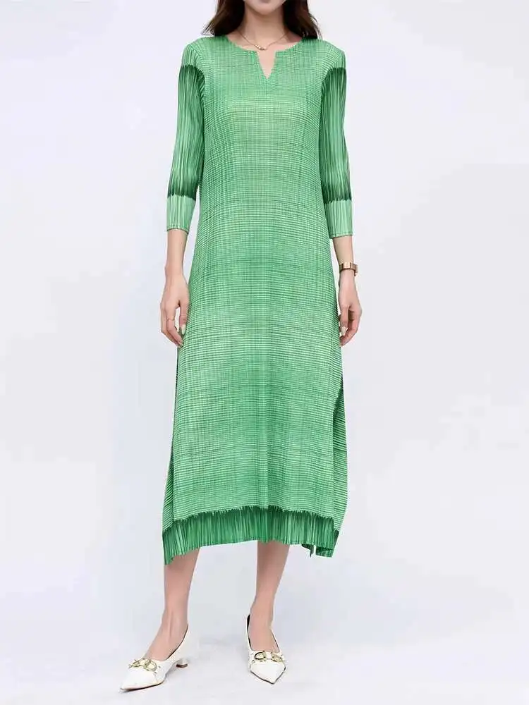 LANMREM Women's Minimalism V-neck Pleated Dress Female Fashion Temperament Elegant Mid-length Dresses Fashion 2025 Summer 2DE430 - Image 2