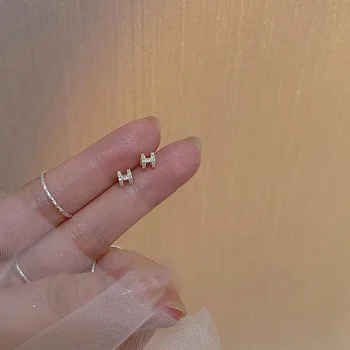 Miniature Elegant High-End Feel Versatile Women's Earrings Simple H-Shape Small Bean-Shaped Stud Earrings