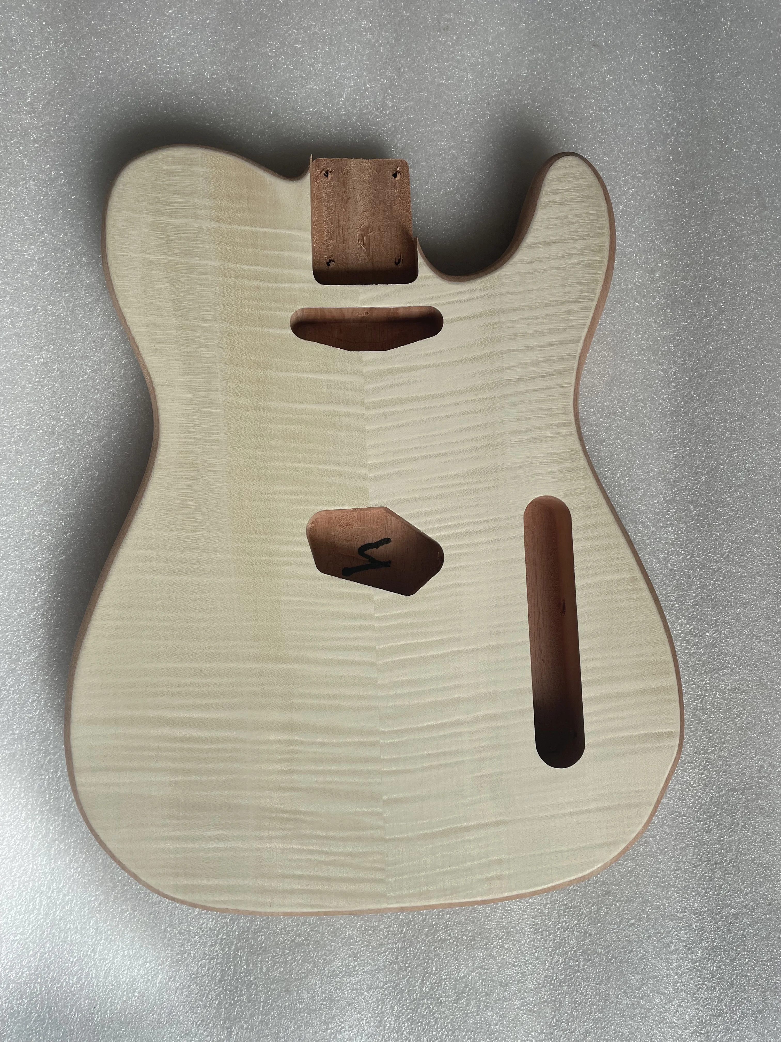 

Unfinished Guitar Body One Piece Mahogany Wood Flame Maple Veneer Blank Guitar Barrel for Electric Guitars DIY Part Accessories