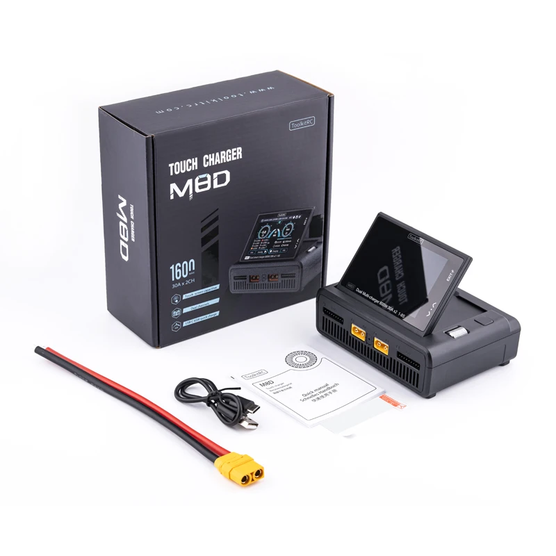 Écran du Chargeur de Batterie ToolkitRC M8D 1600W 50A affichant les paramètres de charge