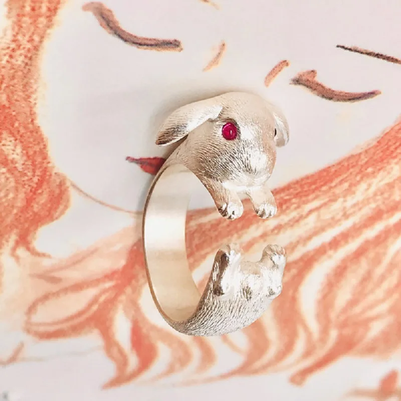 Anillo de Conejo con Ojos de Pedrería Roja (Tono Plateado) S6fbe6adb63174879a592b214815e9f0bK