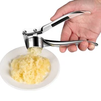 เครื่องบดกระเทียม ด้ามจับเรียบเนียน คุณภาพสูง เครื่องปอกกระเทียม ทำความสะอาดง่าย เครื่องบดผักและผลไม้ อุปกรณ์ครัวที่จำเป็น 2