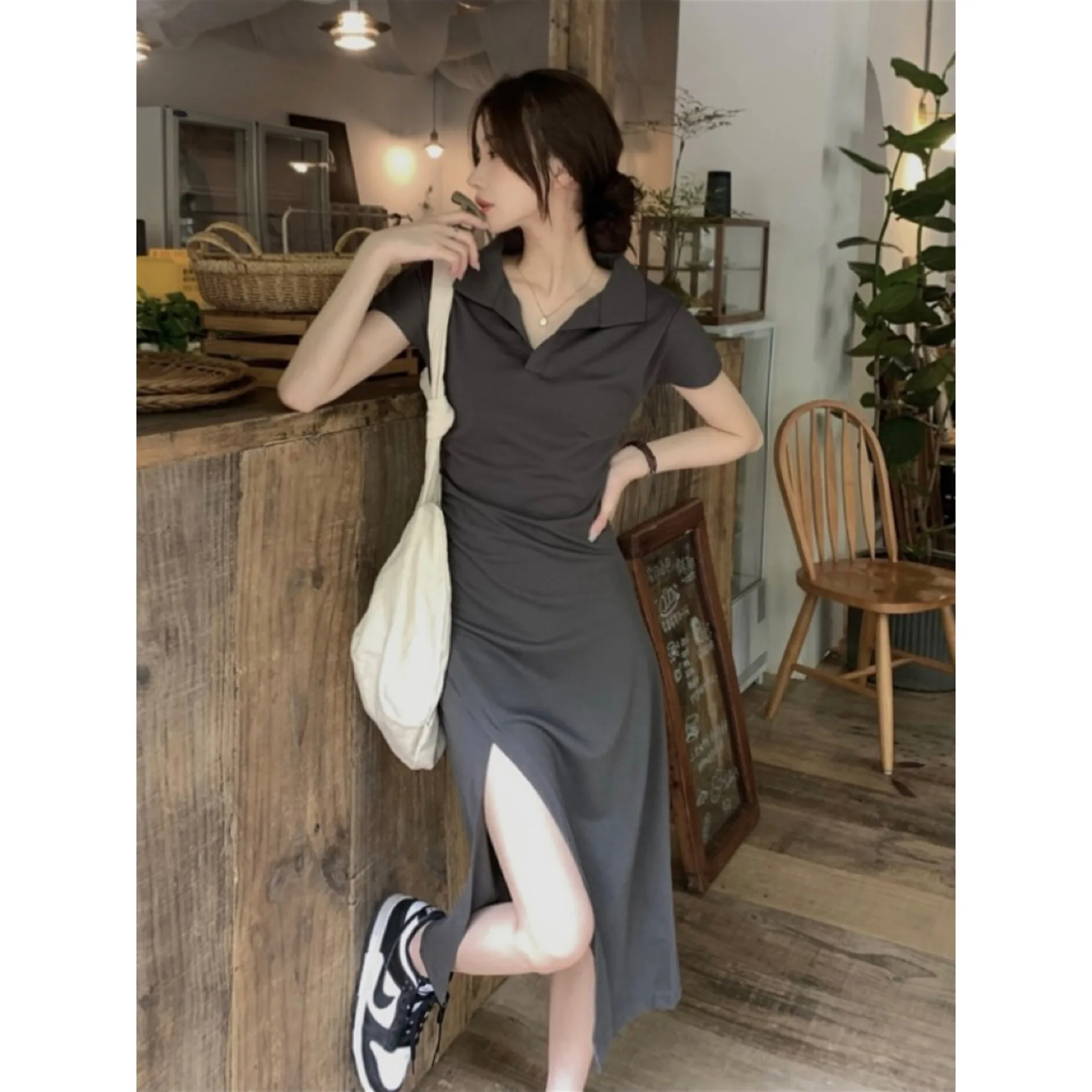 

French Retro Polo Neck Short Sleeved Dress with A Haute Couture Korean Version Slim Fit and Irregular Slit Wrapped Hip Long