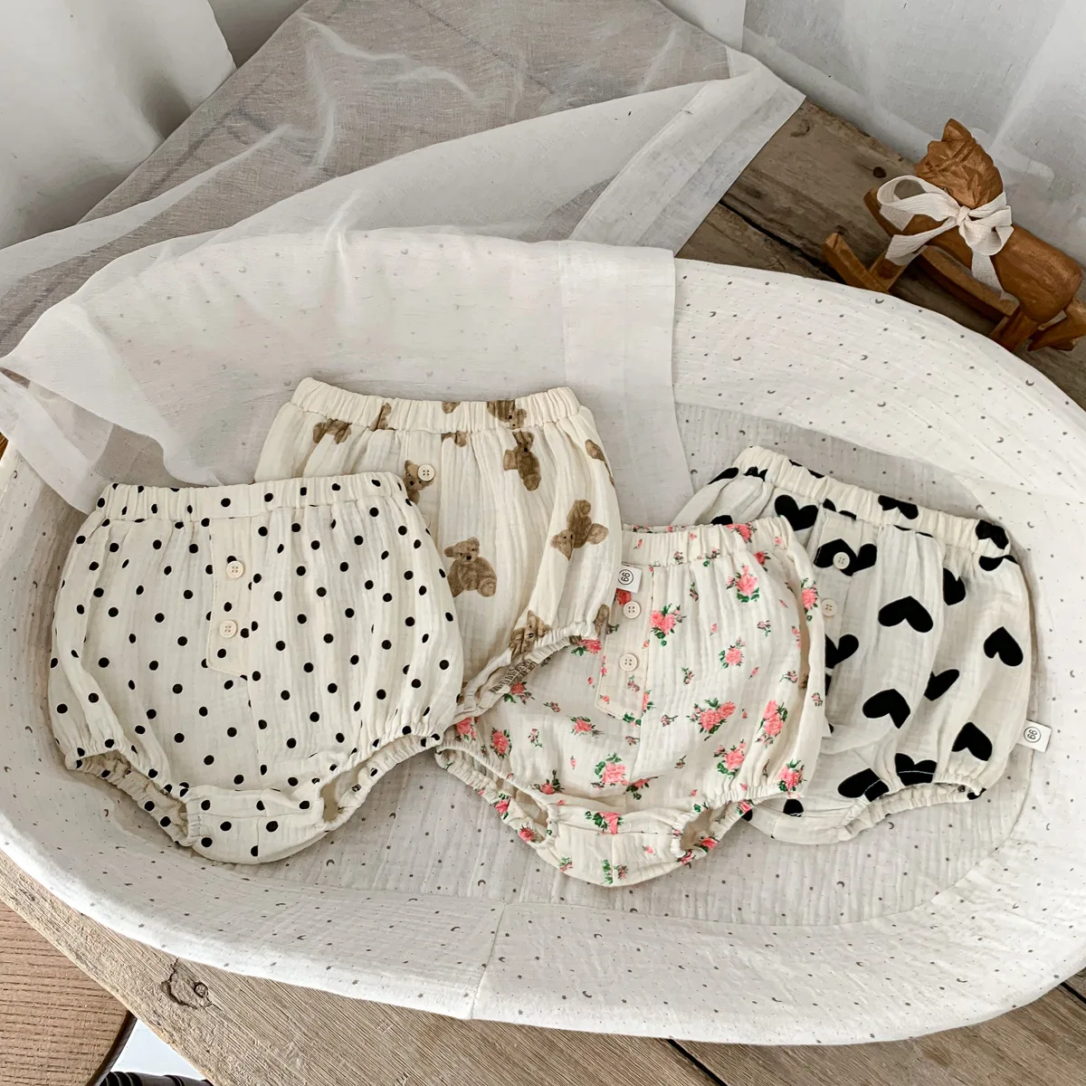 

2023 Summer New Baby Loose Shorts Toddler Boy Bear Print Pp Pants Infant Girl Heart Print Shorts Kids Casual Pants 0-24M