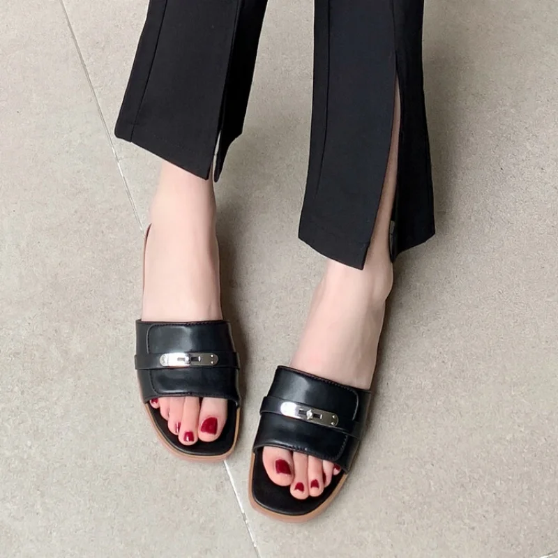 New Classic Single Button Natural Leather Slippers are Comfortable Fashionablea nd Versatile Suitable for any Occasion