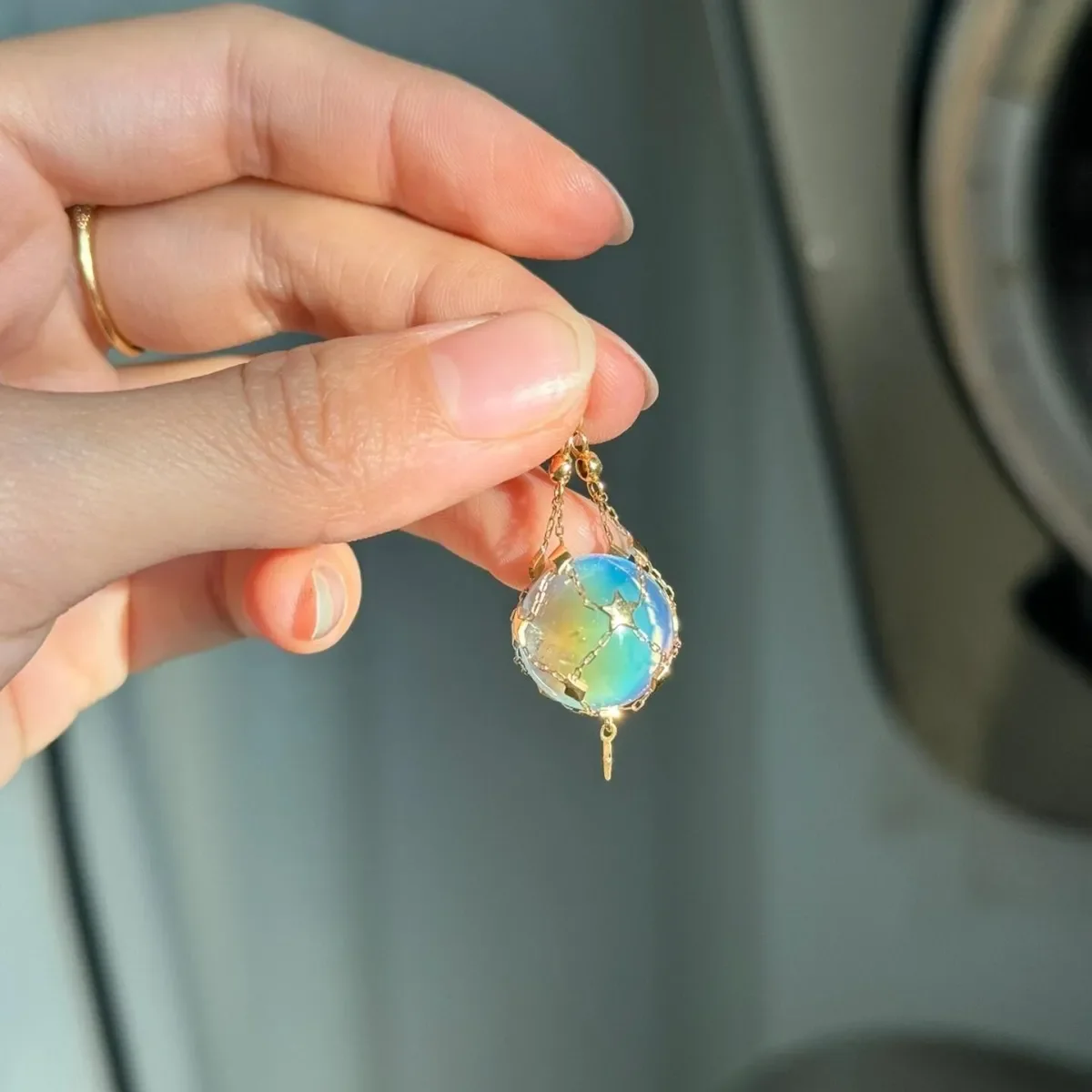 

Новое поступление, ювелирные изделия, золотой цвет, звезда, Сетчатая Сумка, Искусственный цветной стеклянный шар, лунный камень, Подвеска для женщин, роскошный женский кулон