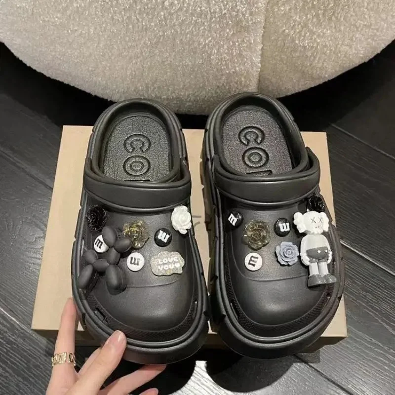 105 hole shoes Sesame Street-Black