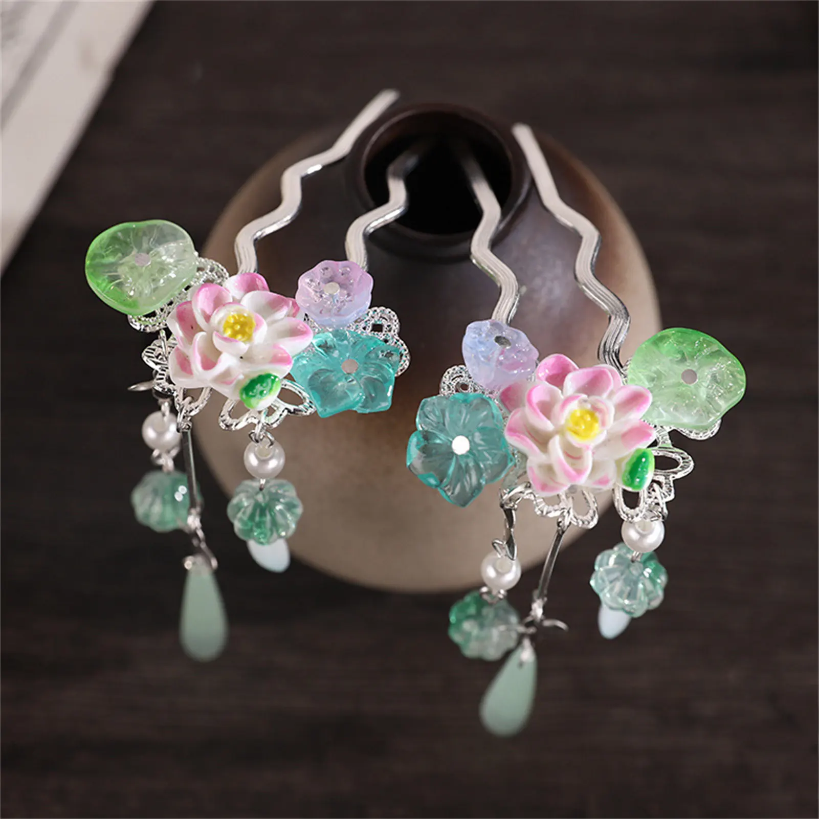 Haarnadel im chinesischen Stil mit Lotusblume für Frauen, leichte Haaraccessoires aus Legierung, Hanfu, traditioneller Vintage-Haarstab – Detail 3