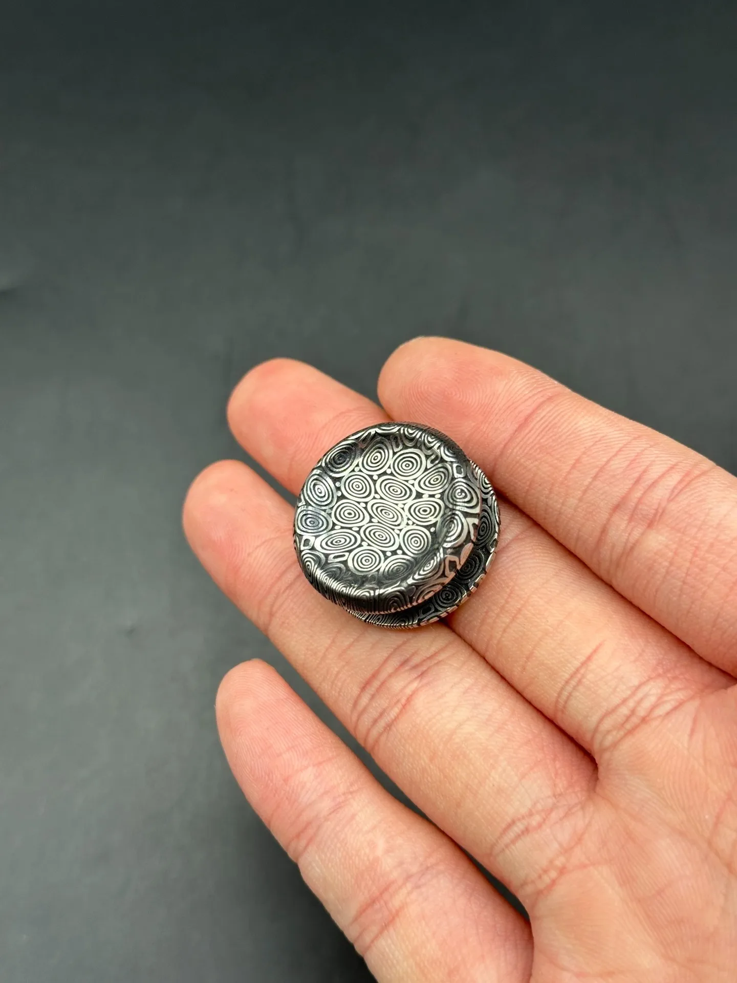 

Гироскопы на кончик пальца для блокировки порошка Rui, Тонкий Глубокий вогнутый замок 24,5 мм