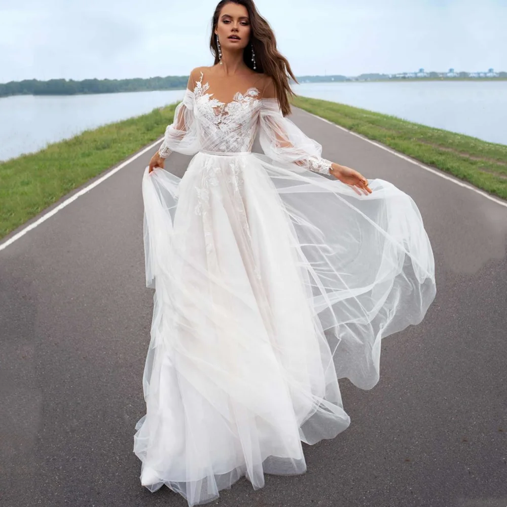 

Graceful Puff Sleeves Tulle Wedding Dress Scoop Neck Lace Appliques Bridal Gowns Buttons Sweep Train A-Line Vestidos De Novia