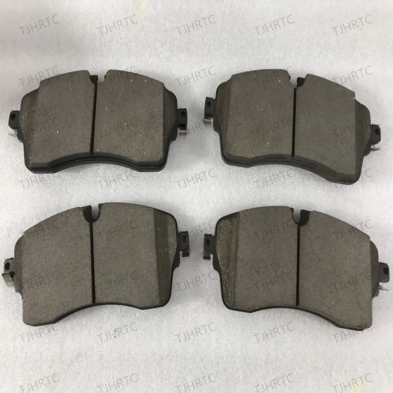 Land Rover front brake pads are suitable for Range Rover Administration/Sport Discovery 5 front brake pads LR110409 LR162044