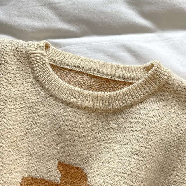 새해를 맞이한 패션을 위한 틈새 자카드 스웨터