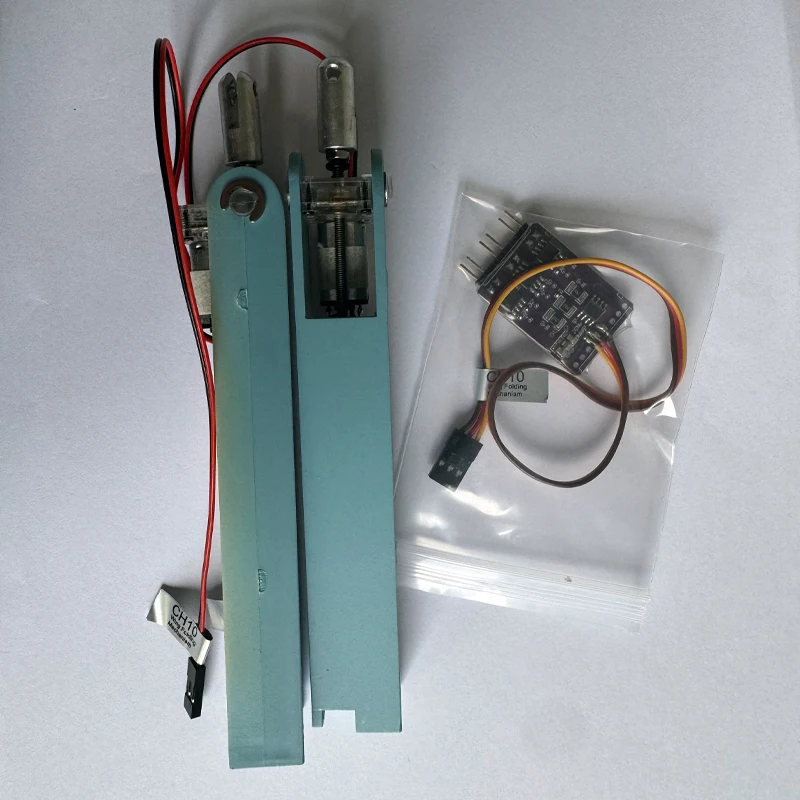 Détail du PCB et des câbles du mécanisme d'aile pliante pour avion RC F4U Corsair 1.6m