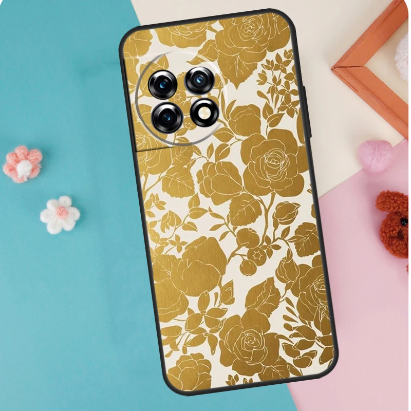 Gold Floral Pattern Phone Case - Elegant Protective Cover