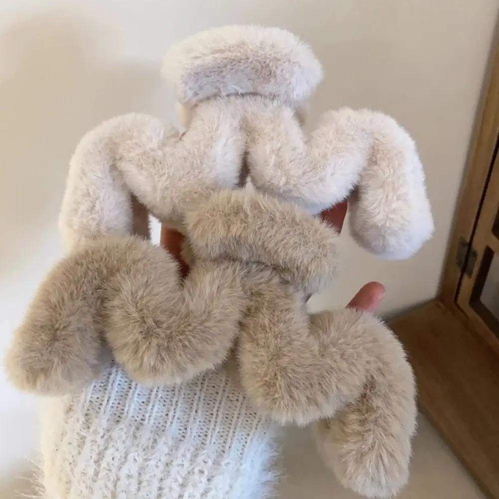 

Зажим-держатель для конского хвоста в форме м