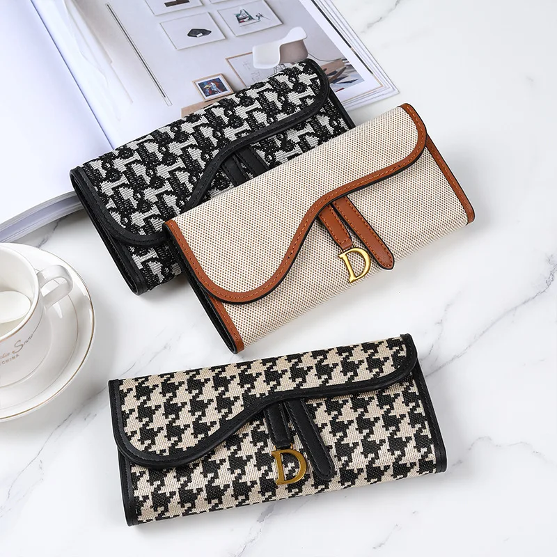 Large capacity long retro women's wallet in the shape of the letter D, multi-card for foreign trade, multifunctional portable bag with three folds.
