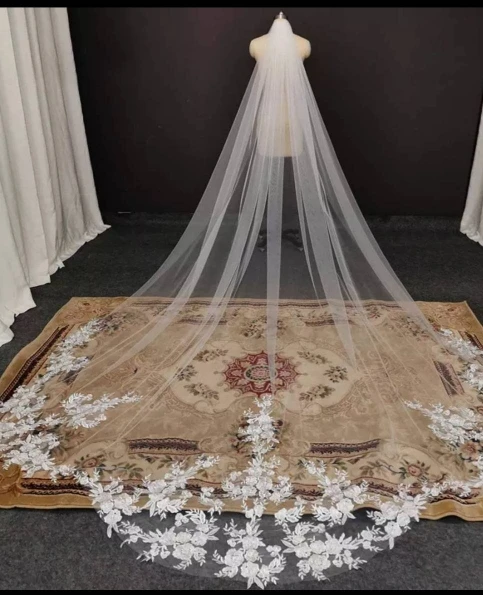 

Custom Made Link 3.5 meters Long Pearls Veil