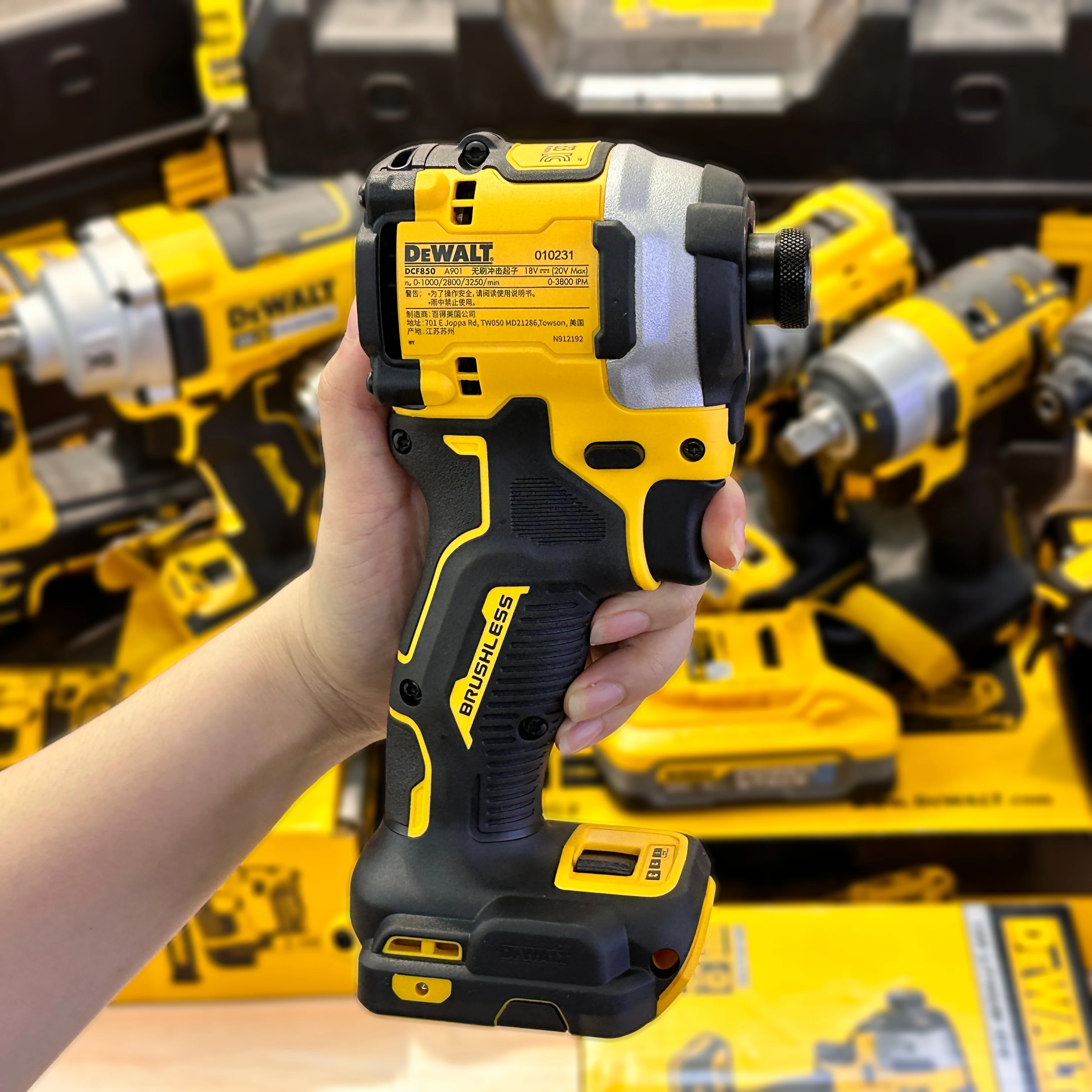 Boulonneuse à chocs 1/2'' XR 18V 1,7Ah POWERSTACK - DEWALT 