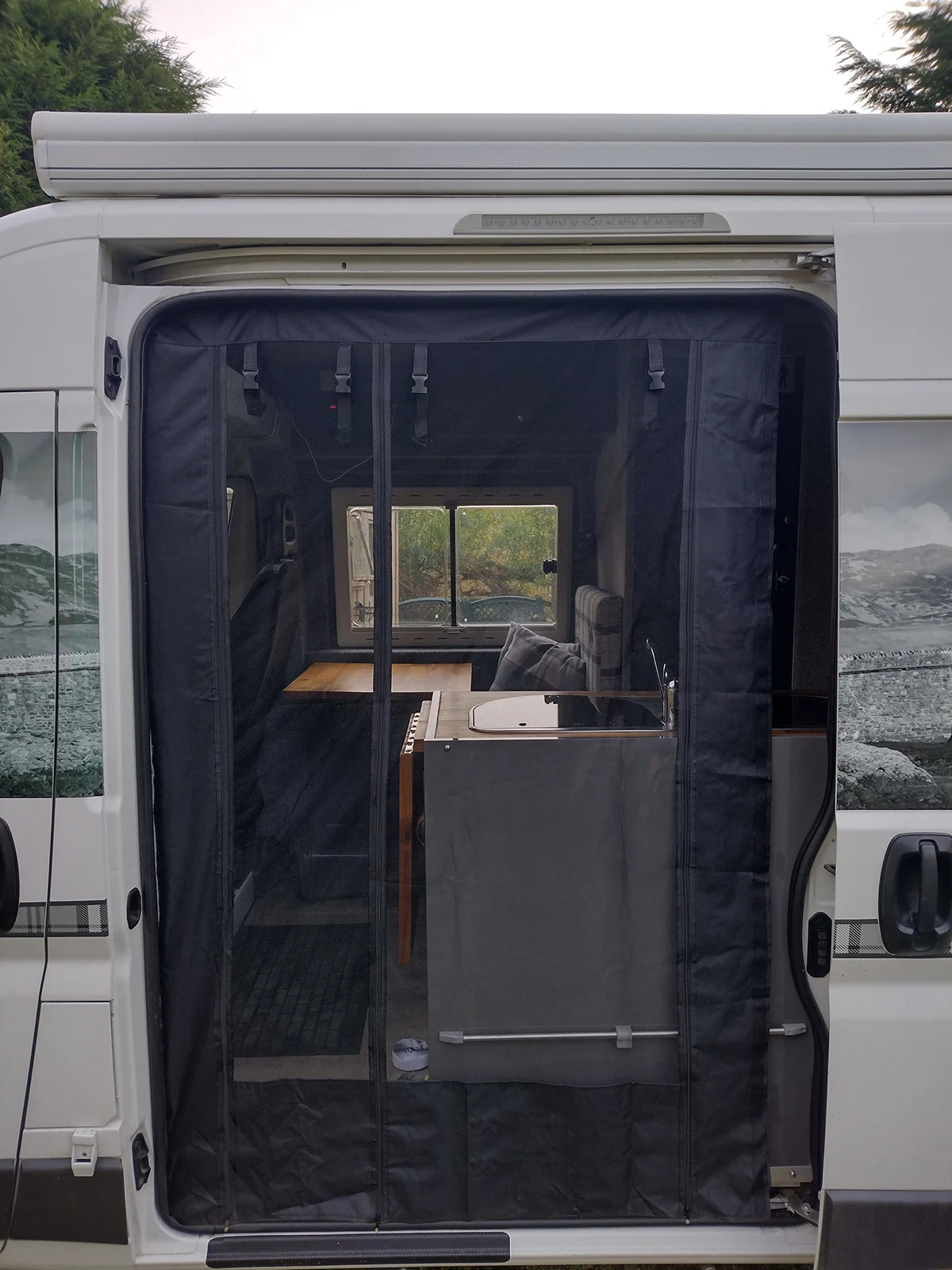

Москитная сетка для автомобилей Fiat Ducato Peugeot Boxer и Citroen Relay, на базе автодомов и фургонов