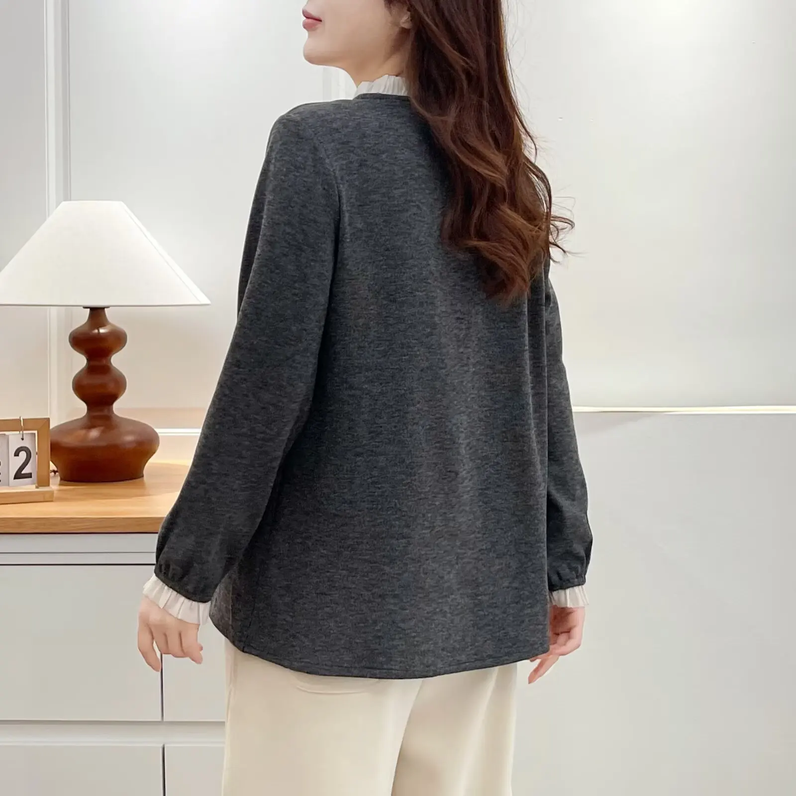 XXXXL Fashion Plus Size Woman Clothing T-Shirt Autumn And Winter New Elegant Lace waist-cinching Long Sleeved Warm Top 653