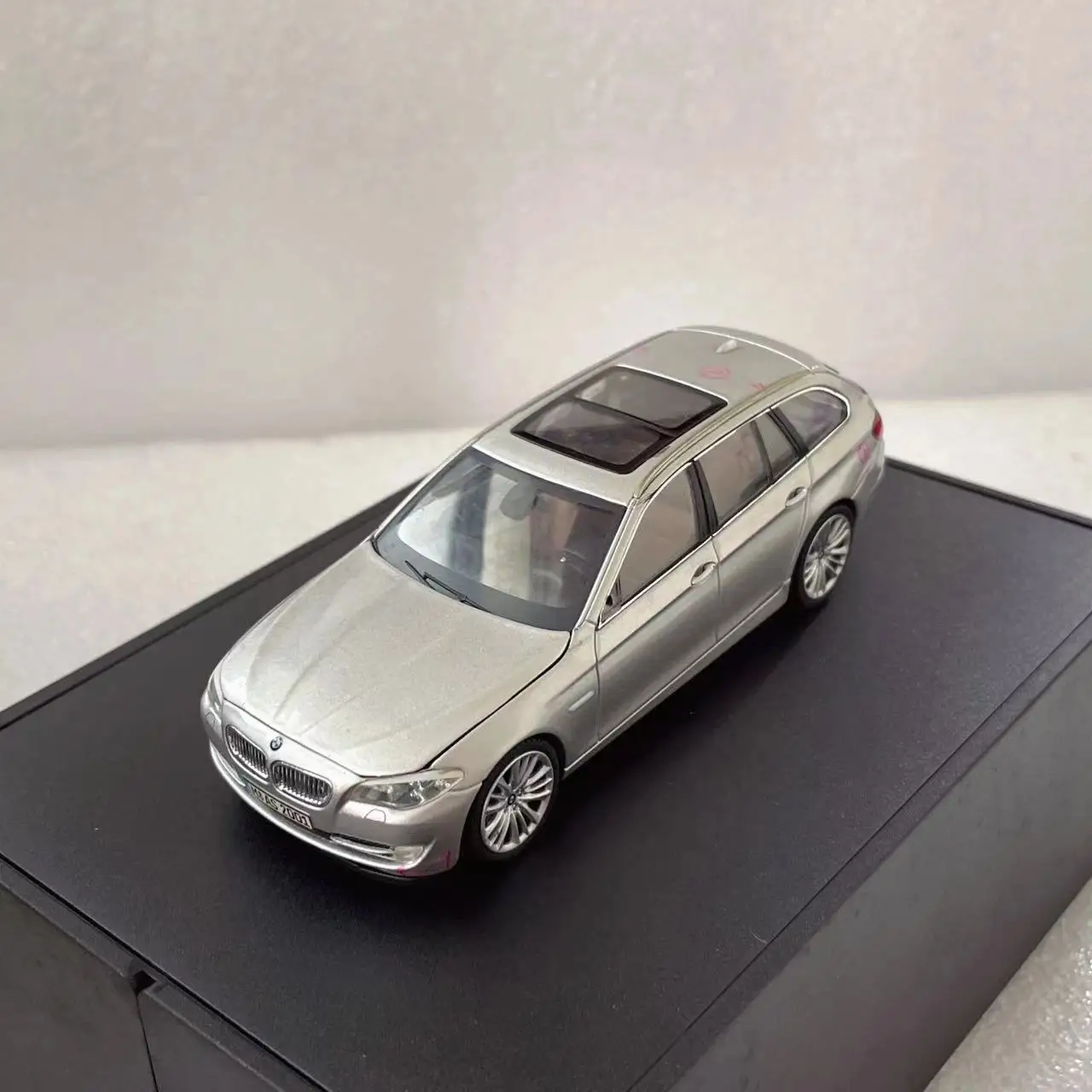 2009-2013 1/43 スケール 5er 550 I ツーリング合金車モデル