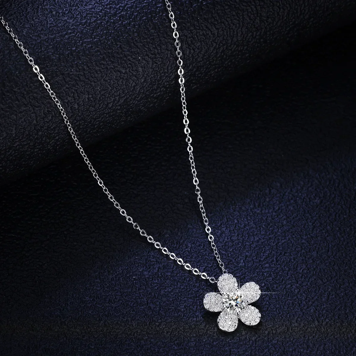 Luxury Platinum Pendants 0.5 Ct Moissanite Diamond Necklace for Women Camellia New Collarbone Chain Pt950 Wedding Jewelry Gift
