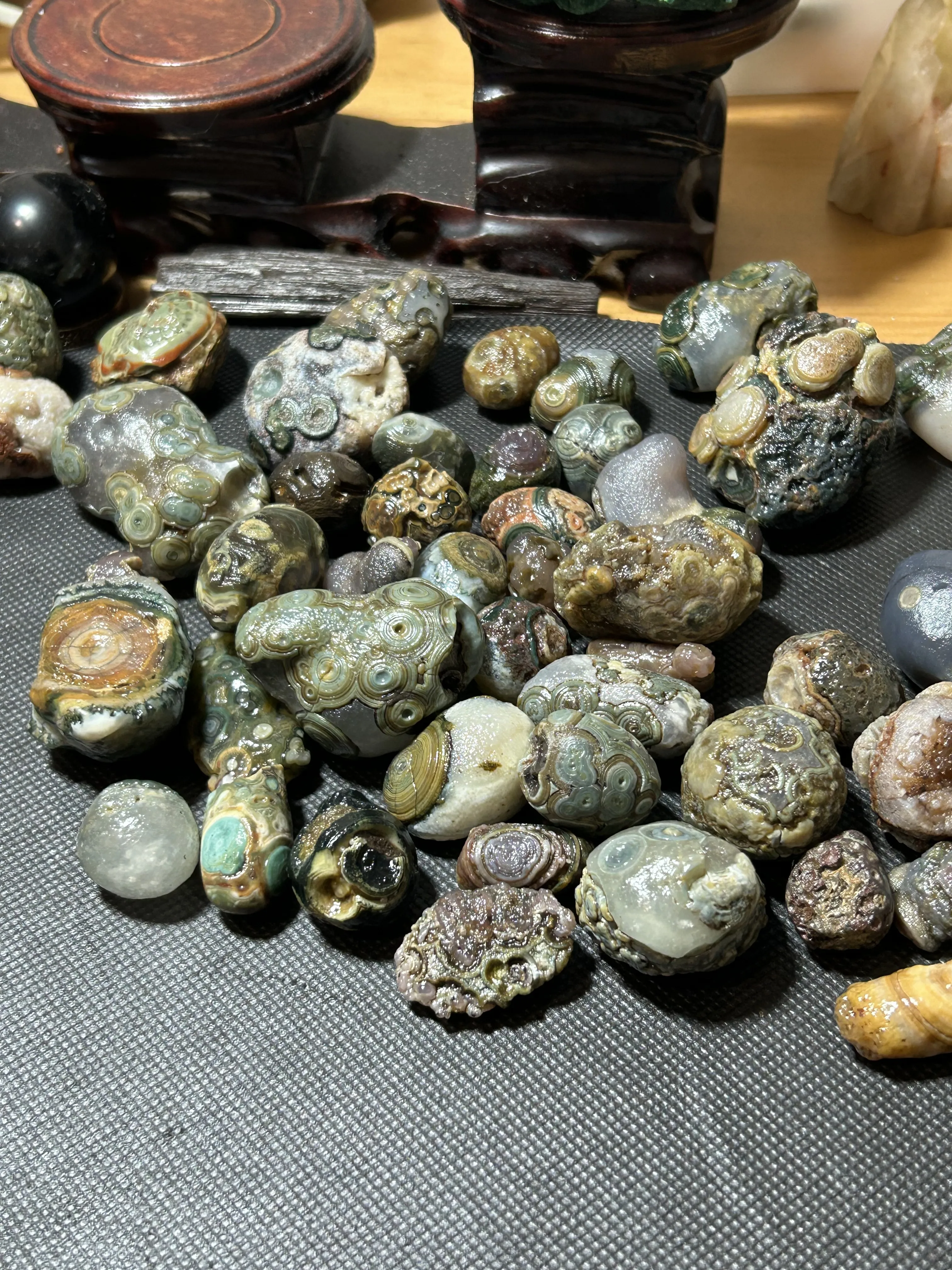 19 Pcs Natural Outer Mongolia South Gobi Agate Relief Pictographic Eyes Extraterrestrial Picture One Object Gift Of God Raw