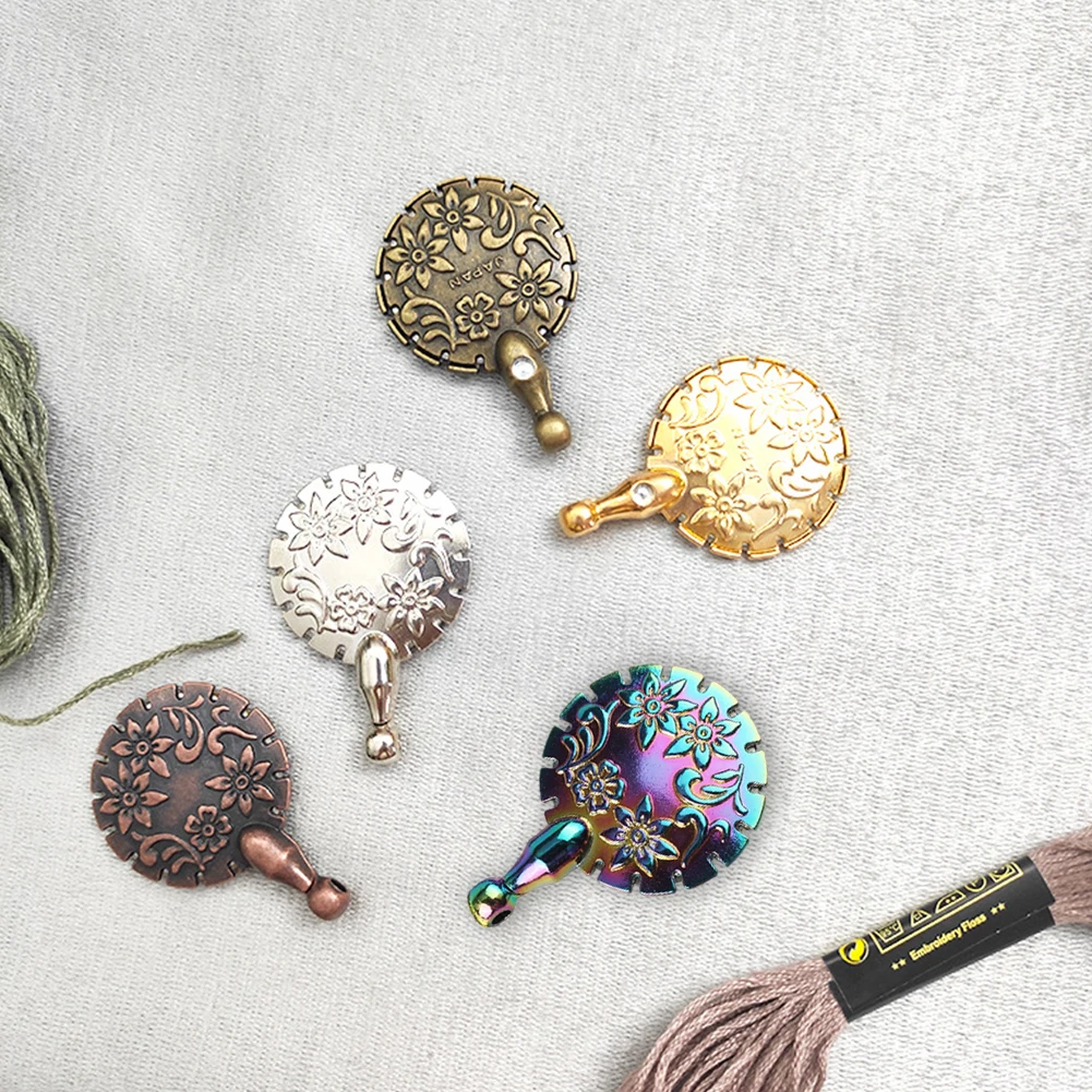 Cross Stitch Bronze Thread Cutter Pendant Antique Thread Cutter Yarn Cutter Pendant Round Shape Cutter for DIY Sewing Tools