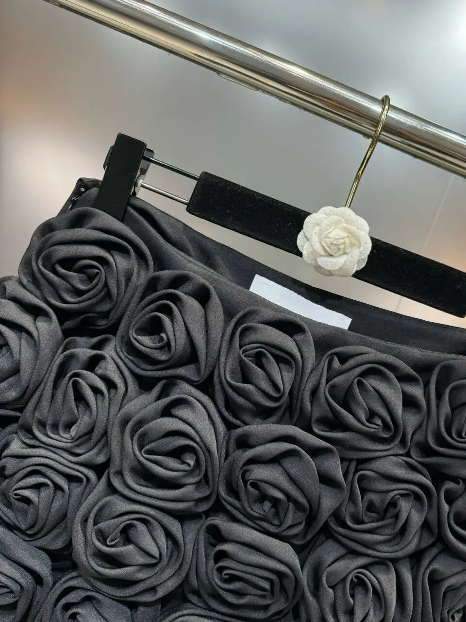 Hot Girl Shorts 2024 Spring and Summer New Fashion Flower Decoration Leak-Proof Pants Temperament Slimming Short Pants Women