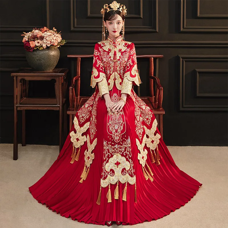 

New Chinese Style Traditional Bride Wedding Cheongsam Women Red Embroidery Rhinestone Banquet Qipao