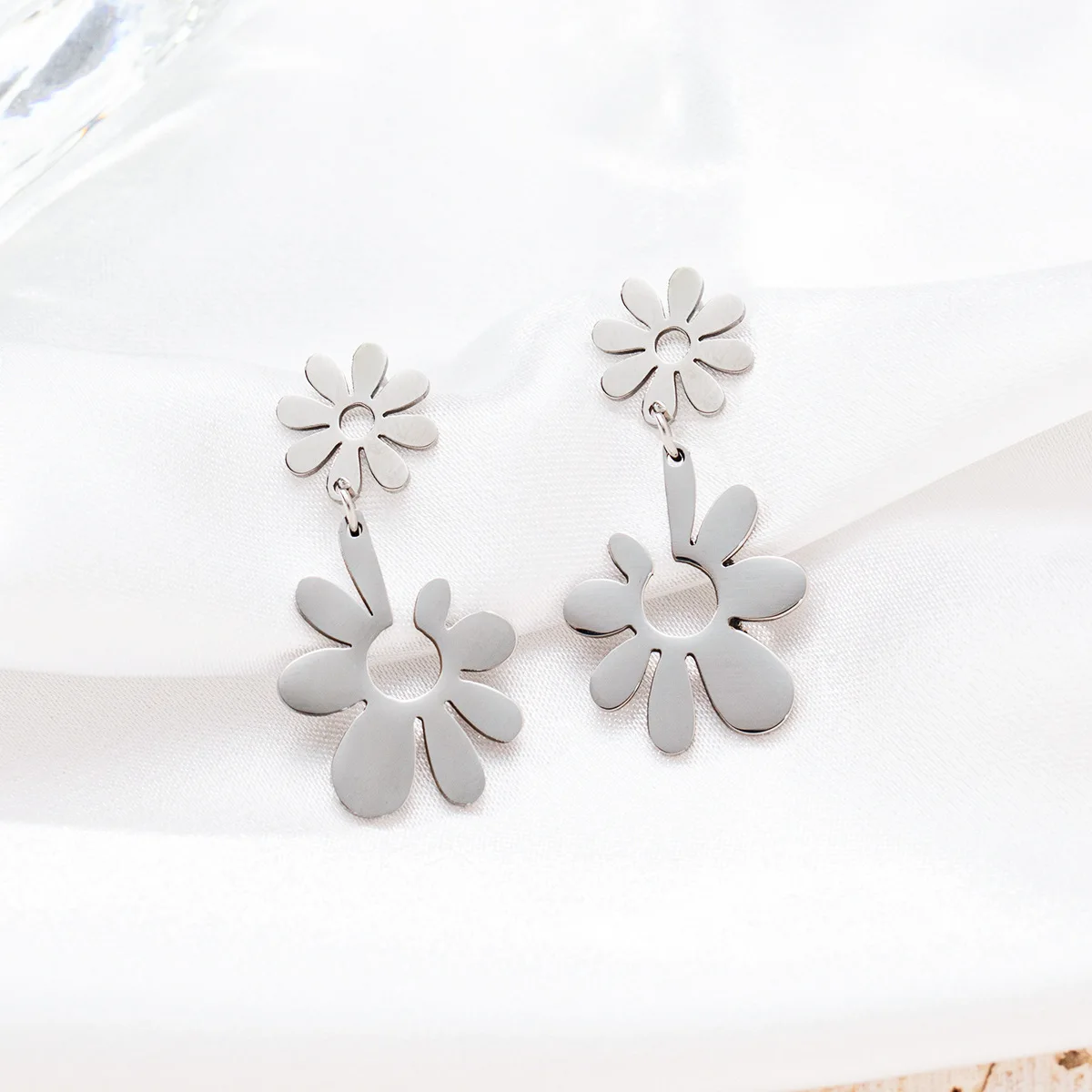 Stainless Steel Earrings Sweet Cute Cartoon Flowers Girls Pendants Charms Fashion Earrings For Women Jewelry Everyday Wear Gifts 4
