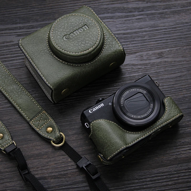 Vogtländer. Étu en plastque pour apparel photo. Bon état, avec courroe