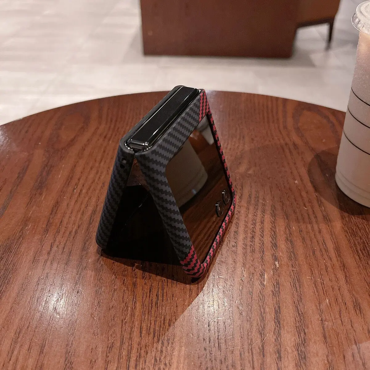 Elegant Carbon Fiber Pattern Slim Phone Case - Business Edition