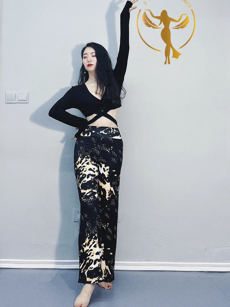 ベリーダンスレッスンウエアレース　ベリーダンス 衣装 コスチューム ベリーダンス 衣装 セットアップ レッスン着 キラキラ ラメ ストレッチ