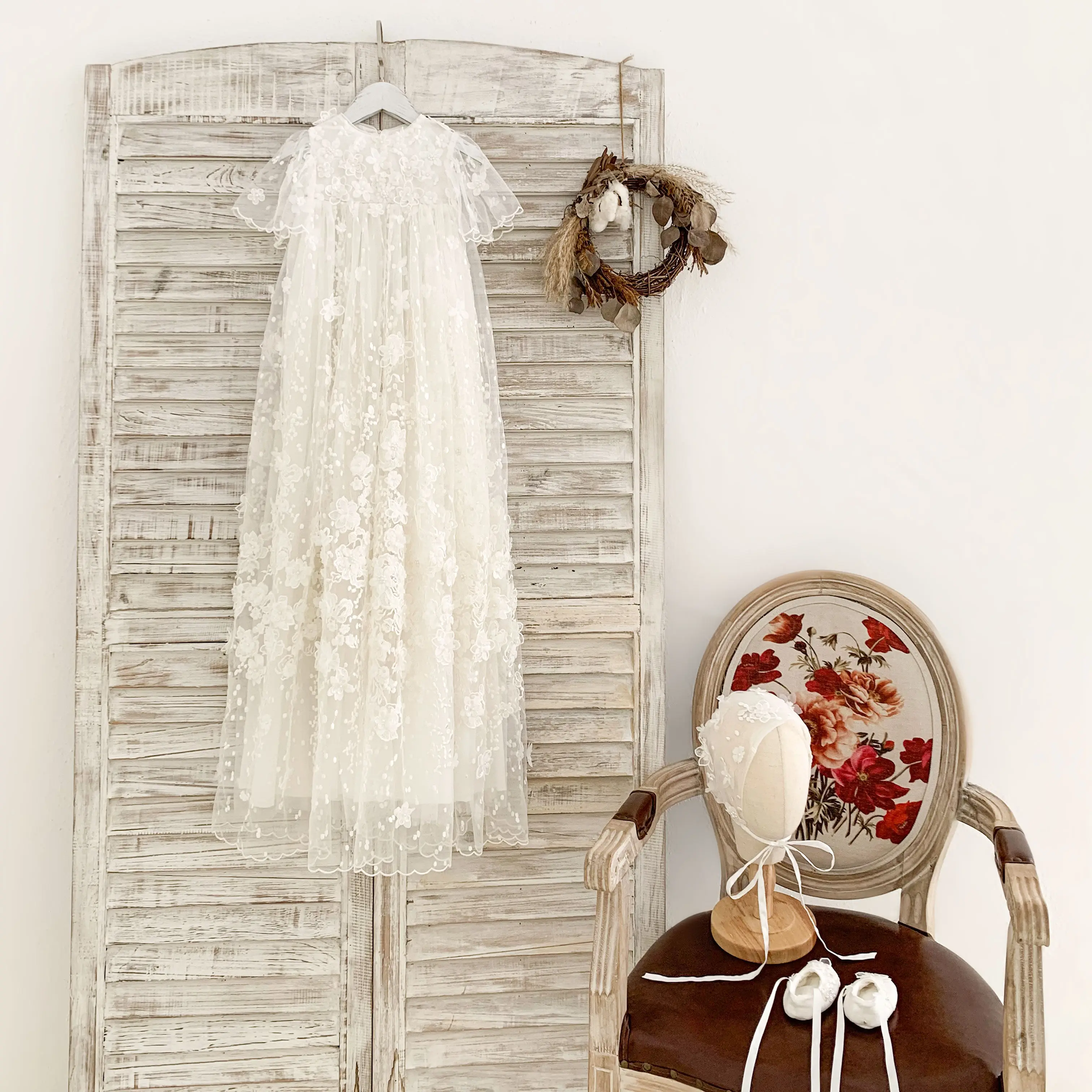 

Short Sleeves Beaded Lace Christening Dress Baby Girl Christening Gown Christening Outfit with Bonnet