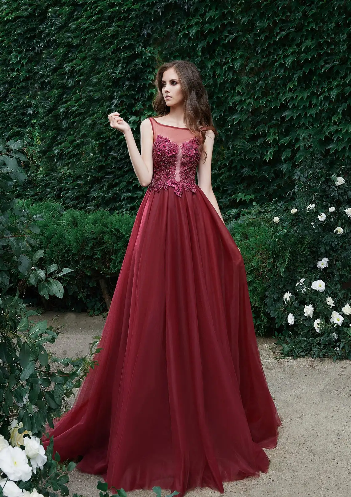 

Burgundy Prom Dresses Lace Applique Beaded Floral Sheer neck Sleeveless A Line Sweep Train Backless Evening Gowns