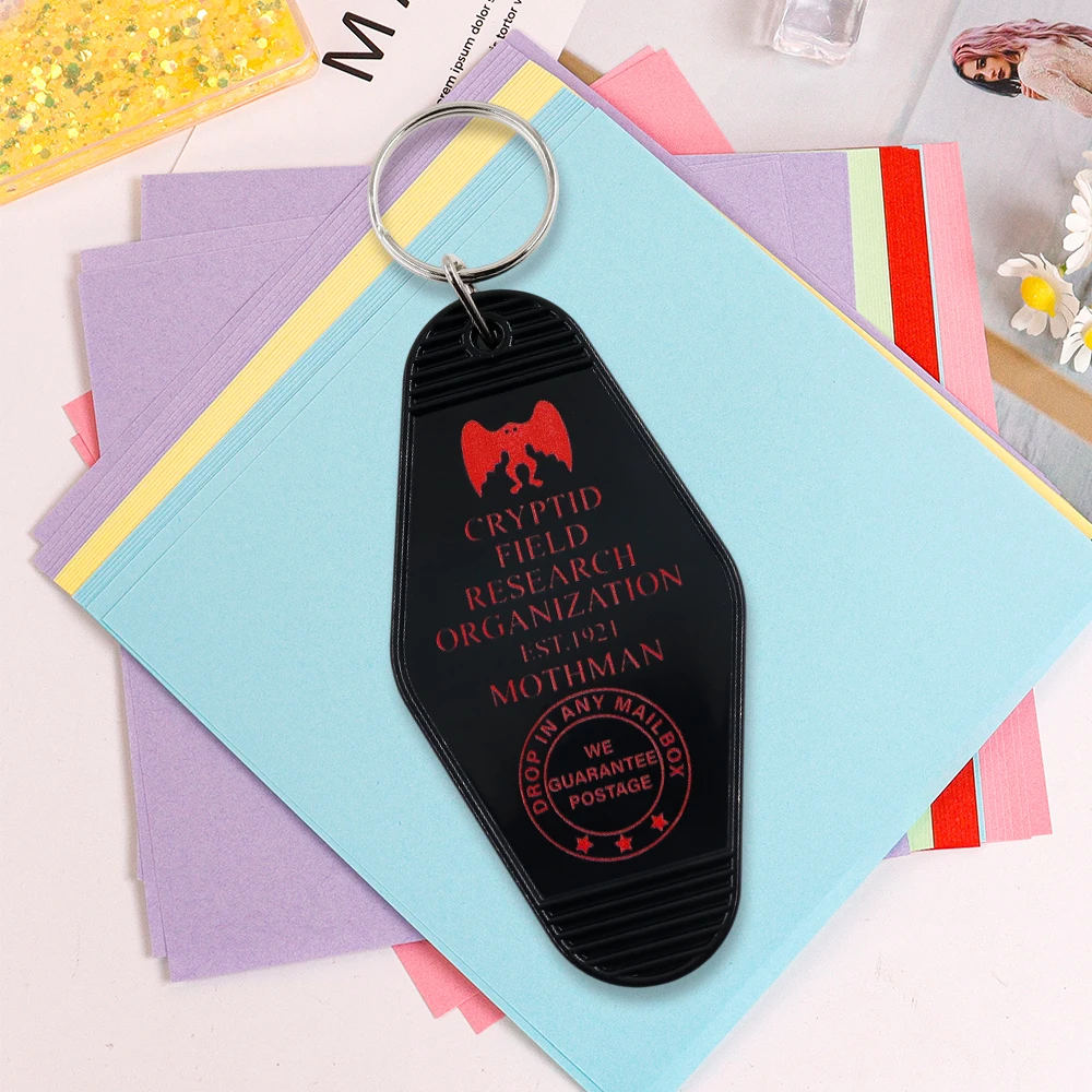 Cryptid Field Research Organization Est.1921 Werwolf Mothman Schlüsselanhänger Mysterious Creatures Key Tag Fans Collection Zubehör – Detail 13