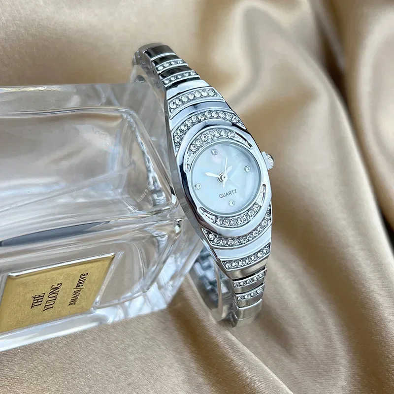 Watch New Female Diamond Snake Bracelet Wristwatches Women's Personalized Fashion Quartz Opening Clock Watch