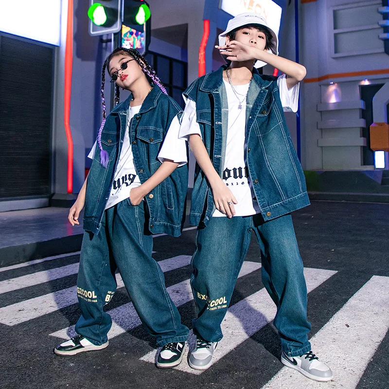

Streetwear Hiphop Costume Girls Boys Fashion Cool Lapel Denim Vest Letter Print Trouser Jeans 2pcs Street Dance Performance Wear