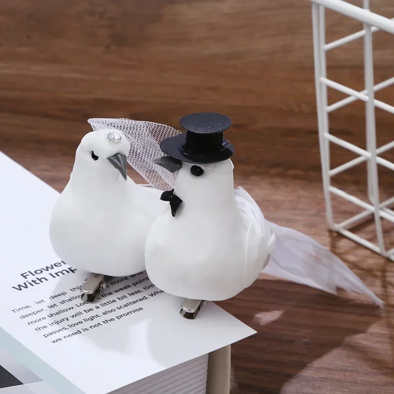 1 Pair of Simulated White Couple Pigeons Plastic Feathers Love Peace Dove Bird Simulation Statue Home Garden Hanging Ornaments