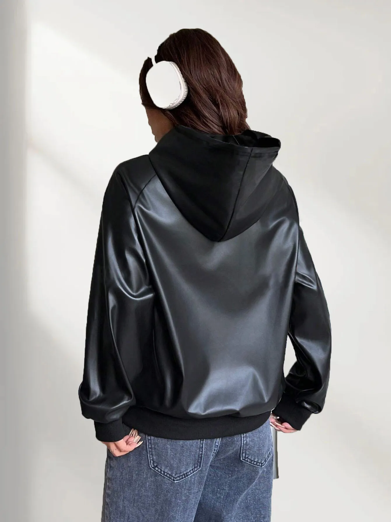 Solid color women's PU leather hooded sweatshirt, warm long-sleeved sweatshirt for autumn and winter, can be worn as a base or a 2