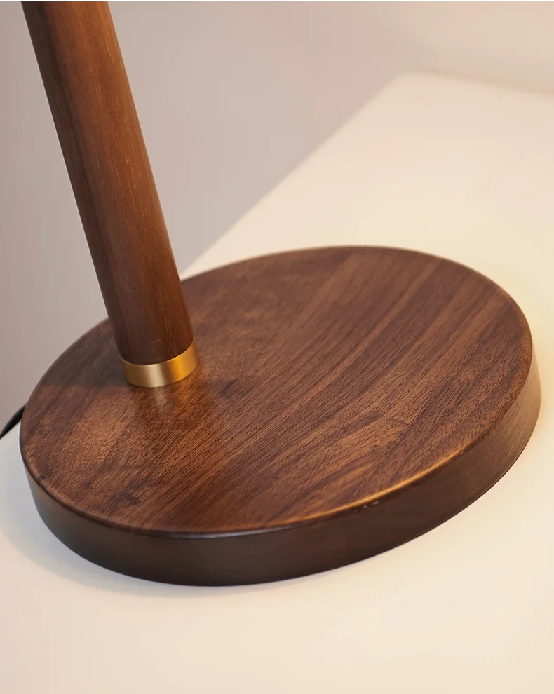 Description Picture 5 of itemMedieval style table lamp 2024 new high-end American walnut Chinese bedroom bedside lampمصباح ارضي     מנורה עומדת플로어 램프 nordic