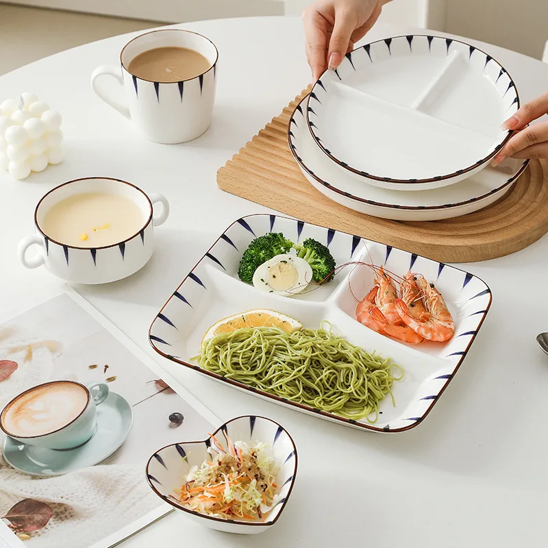 일본의 창조적 인 3 그리드 식사 접시 가정용 세라믹 조미료 접시 수프 그릇 야채 접시 아침 식사 접시 세트