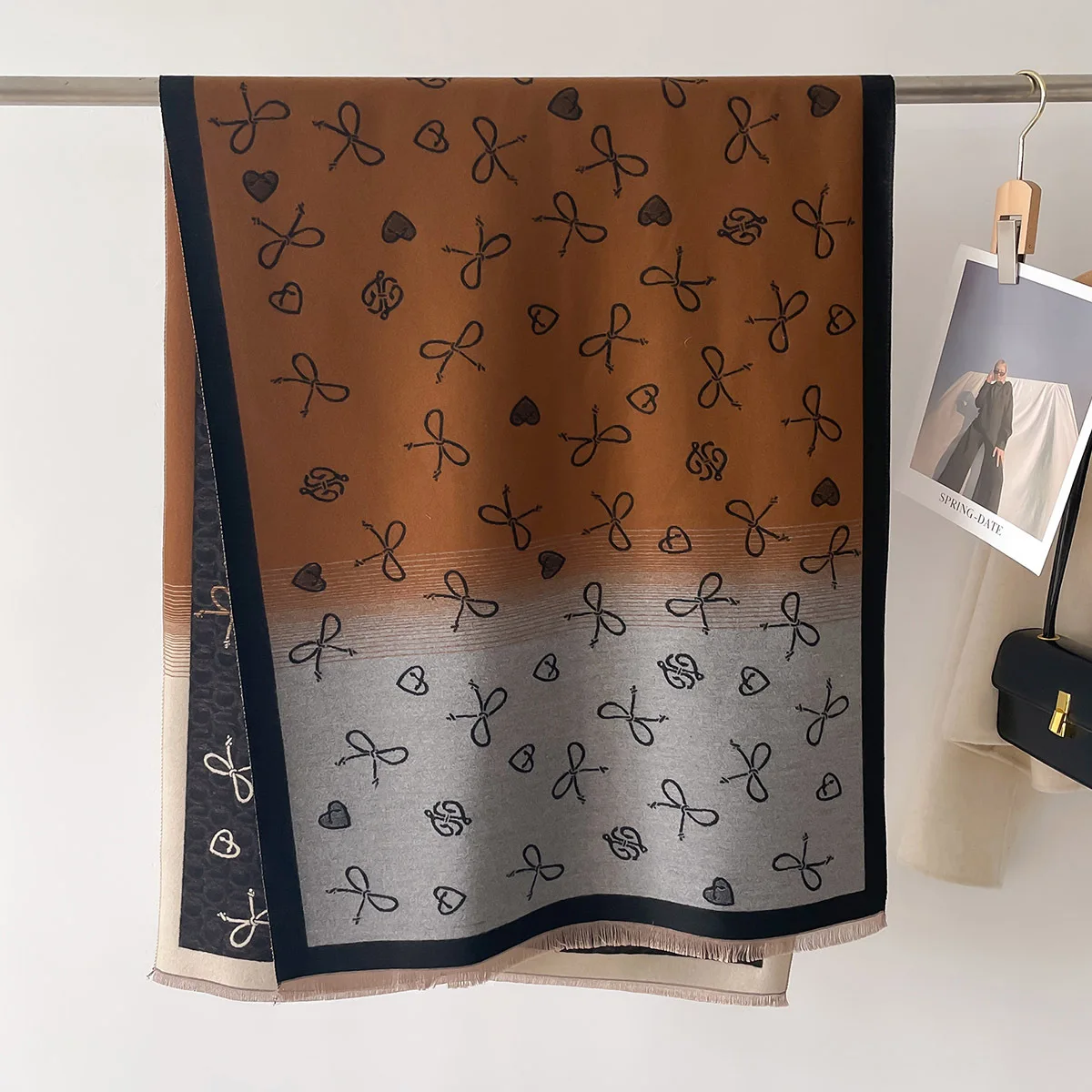 thumbnail image 1 of 2024 Nuevo chal de pashmina de algodón para mujer, bufandas cálidas de invierno, diseño de otoño e invierno, pañuelo femenino con estampado, estolas de playa, bufanda de lujo, 1 of 5